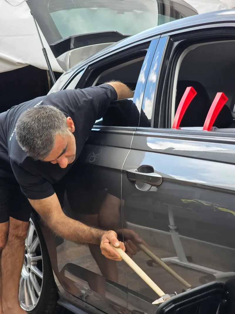 Professionelle Rückschlagtechnik Dellenreparatur