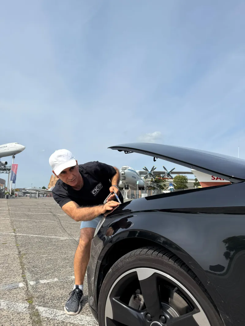 Professionelle Parkdellen-Reparatur mit Spezialwerkzeug